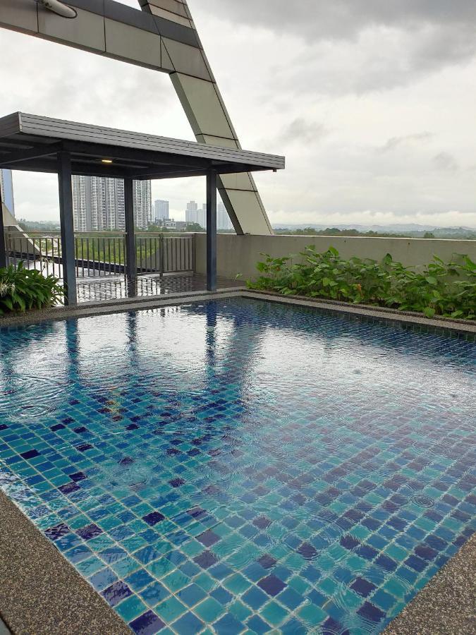 D Bunga 1 Moslim Homestay Pool View Legoland Nusajaya Nusajaya  Buitenkant foto