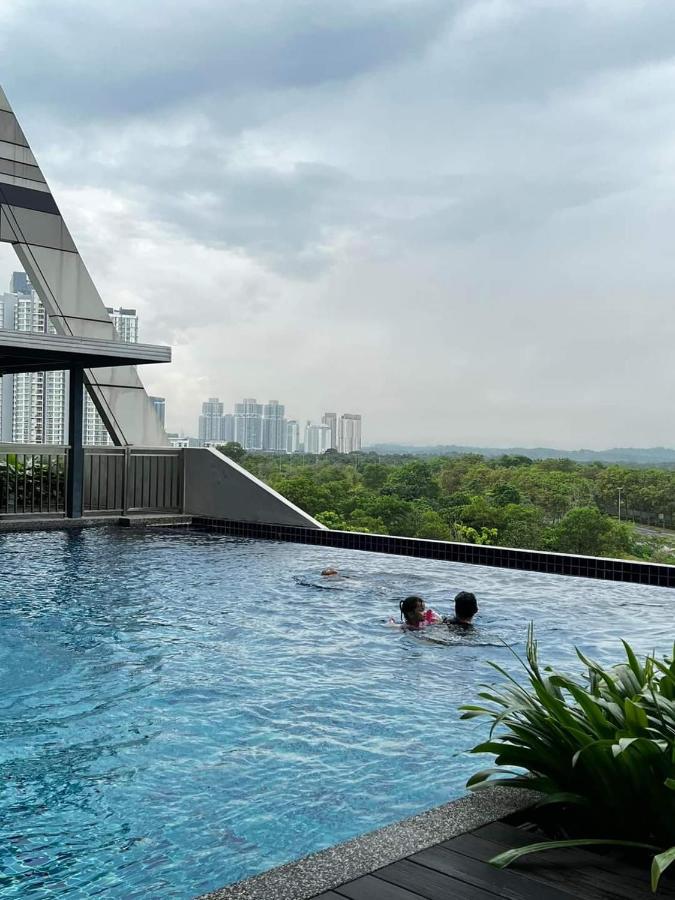 D Bunga 1 Moslim Homestay Pool View Legoland Nusajaya Nusajaya  Buitenkant foto